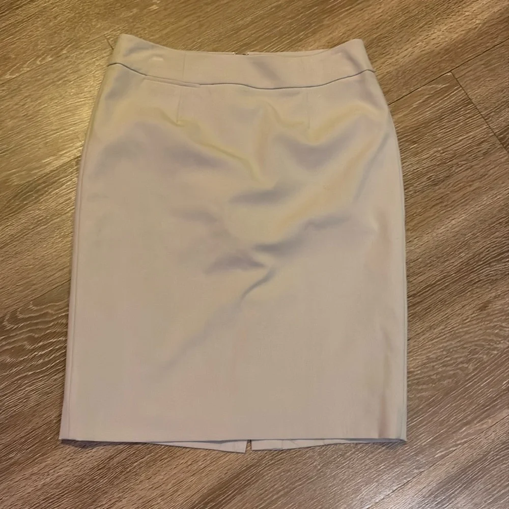 EUC Calvin Klein Taupe pencil skirt size 4 - Picture 1 of 5